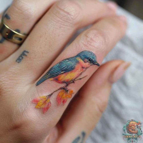 Swallow Tattoos : Discover 20 Unique and Symbolic Designs for Men and Women