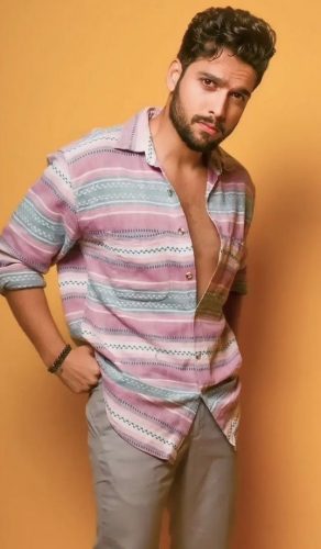 &#8217;s Top 20 Men&#8217;s Shirt Trends: Bold Patterns &#038; Classic Styles Redefined