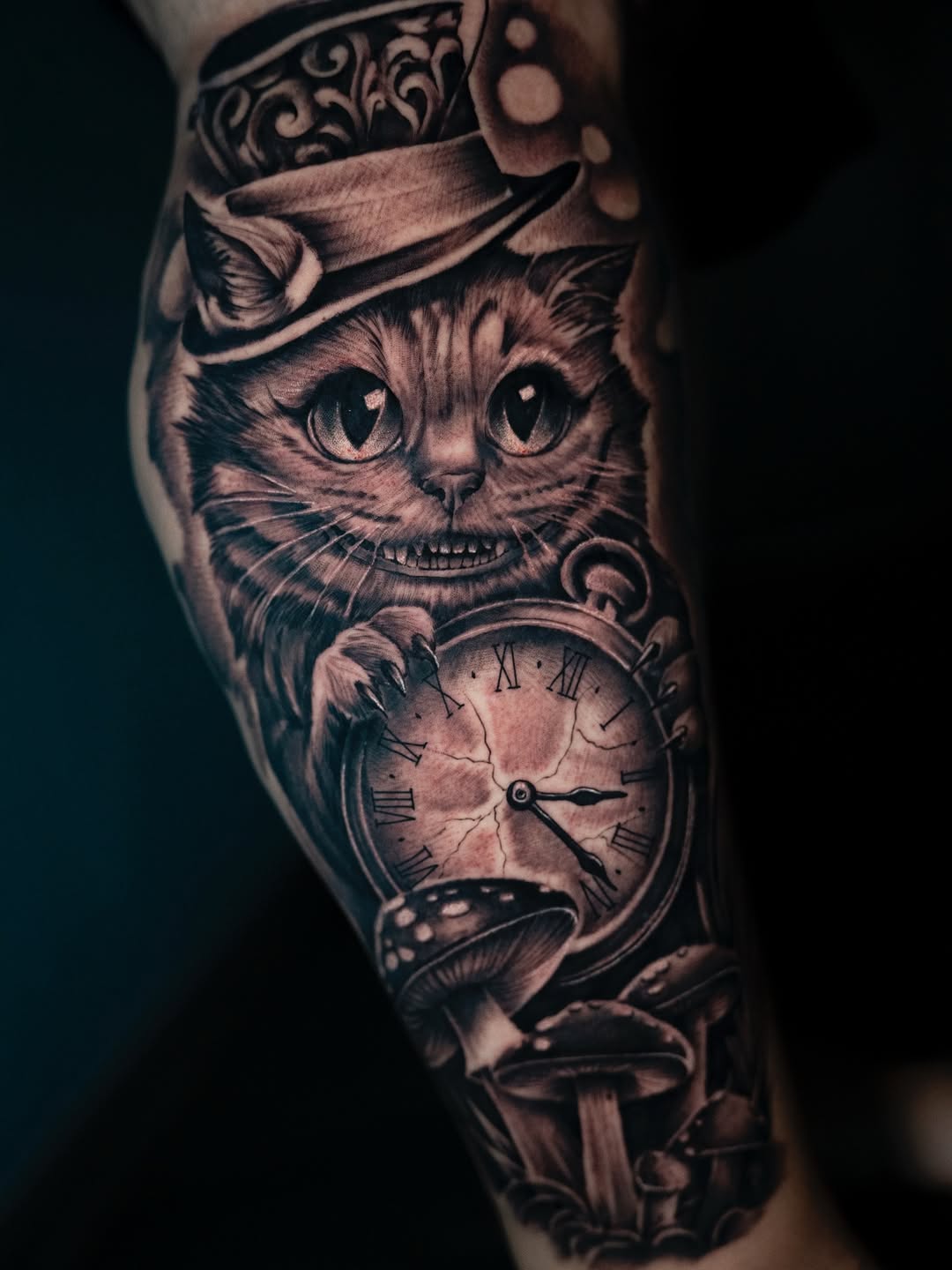 29 Cheshire Cat Tattoo Ideas: From Whimsical Grins to Dark Wonderland Symbolism
