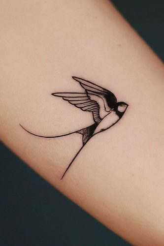Swallow Tattoos : Discover 20 Unique and Symbolic Designs for Men and Women