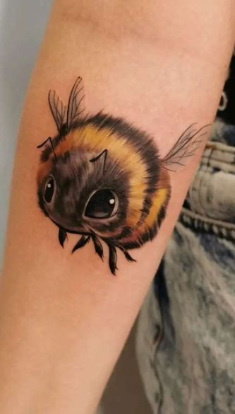 27 Bumble Bee Tattoo Ideas: From Fine-Line Minis to Fuzzy Realism