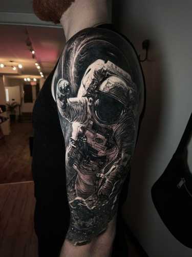 27 Astronaut Tattoo Ideas