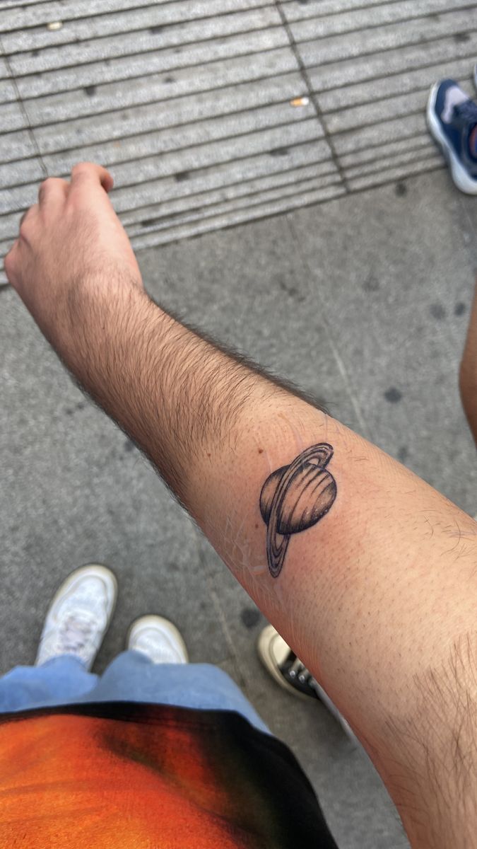 30 Saturn Tattoo Ideas: Meaning, Styles, and Real-Life Designs You ll Actually Want
