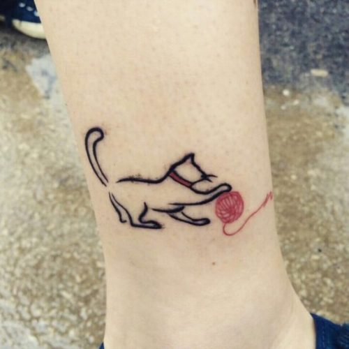 27 Cat Tattoo Ideas for the Finger