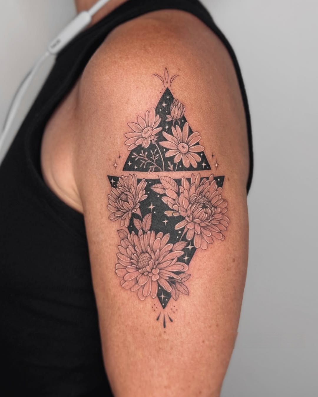 25 September Birth Flower Tattoo Ideas : Aster Designs with Name, Color, Spine, and Memorial Ink Styles