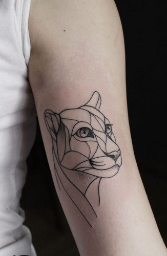 27 Minimalist Lion Tattoo: Subtle Elegance and Symbolism