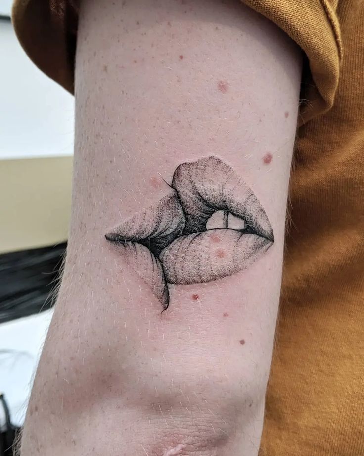 29 Lip Tattoo Ideas With Kiss Prints, Vampire Designs, Color Ideas, Shading, Placement Tips