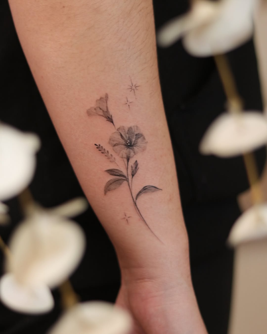 29 Morning Glory Tattoo Ideas: Elegant Vines, Quiet Symbolism, and Wearable Color