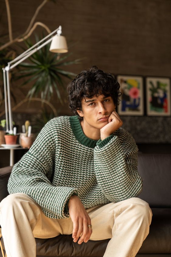 18 Stylish Green Fall Outfits for Men in Cozy Sweaters, Cool Jackets, and Trendy Looks
