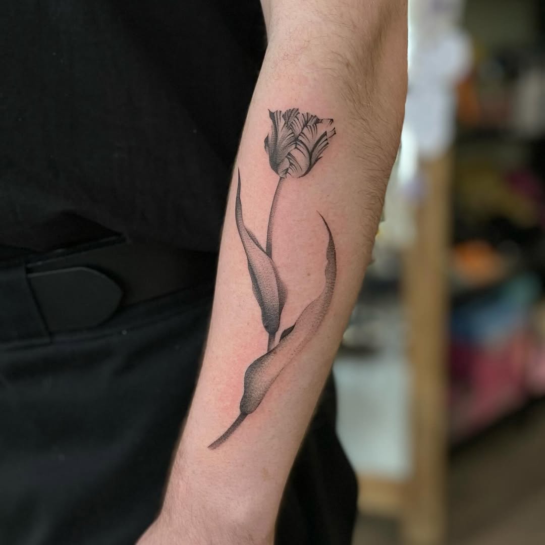 29 Tulip Tattoo Designs Full of Meaning and Style