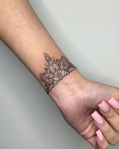 14 Wrist Wrap Tattoos for Women Ideas: Delicate and Stylish Ink