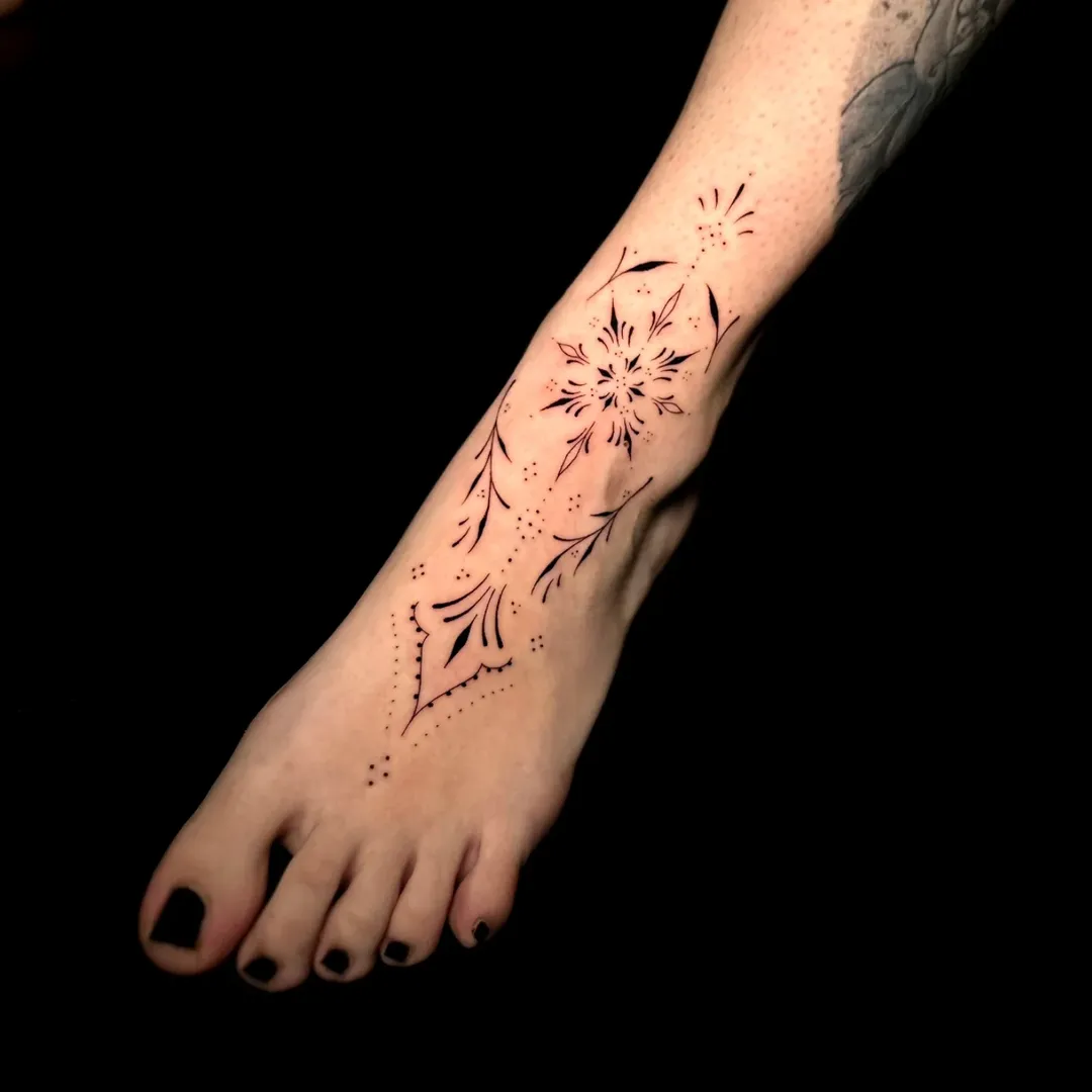 28 Ornamental Tattoo Ideas: Bold Blackwork, Baroque Flourishes, and Fineline Geometry