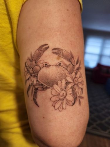 Explore 20 Unique Crab Tattoo Ideas for Women in – Discover Feminine Designs That Symbolize Zodiac Elegance