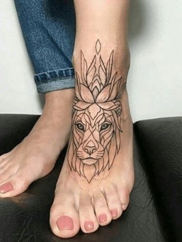 29 Striking Foot Tattoo Ideas for Women