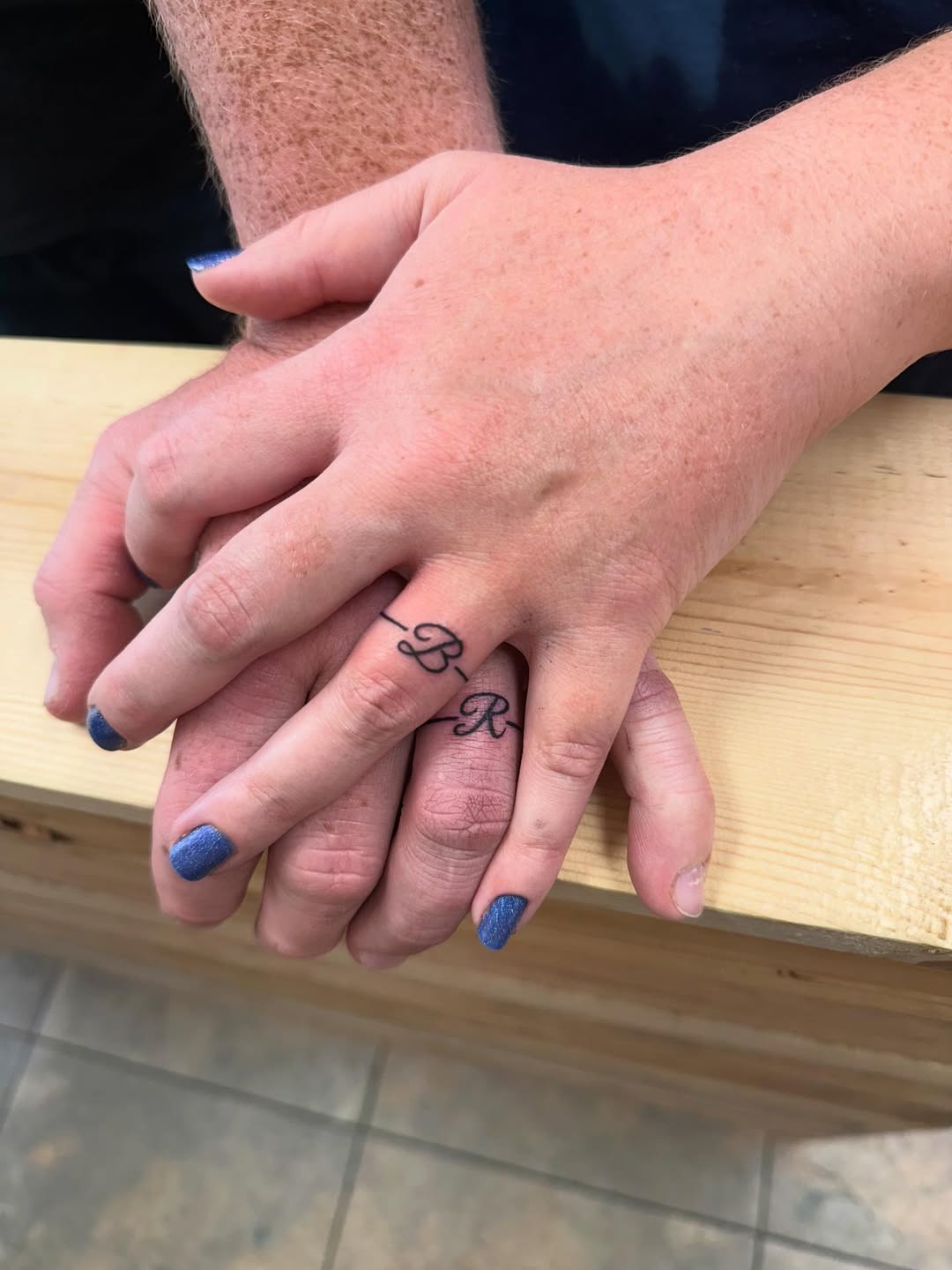 31 Ring Tattoo Ideas: Modern Bands, Meaningful Symbols & Subtle Couples Ink