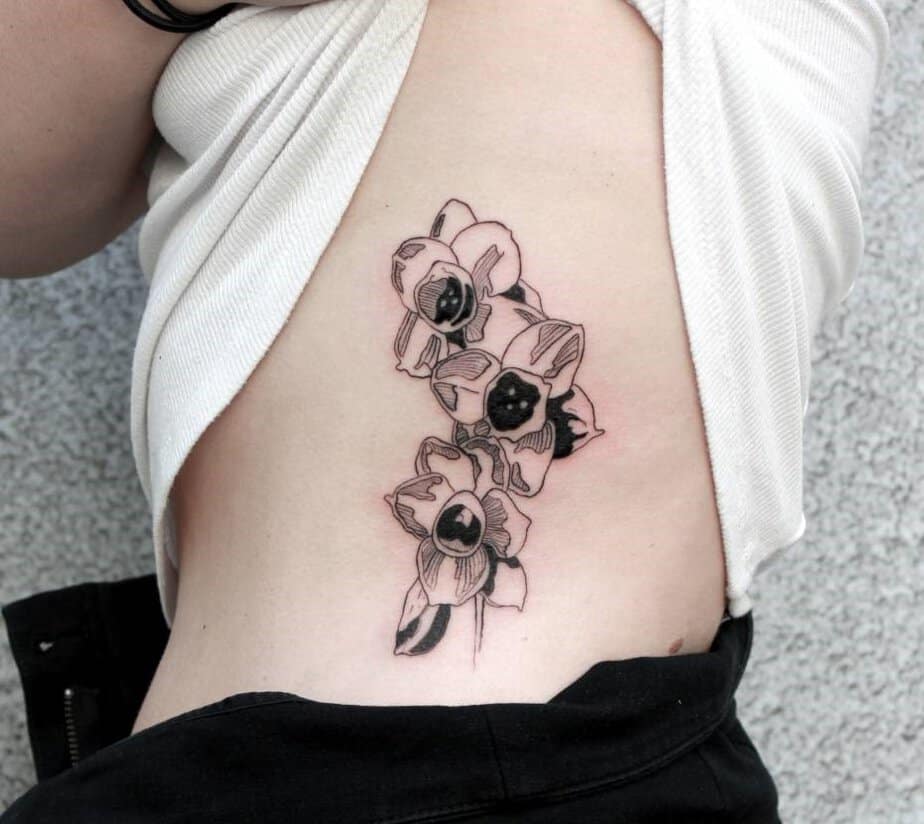 30 Daffodil Tattoo Ideas : Fine Line, Traditional with Name, Birth Flower &#038; Neotraditional Design