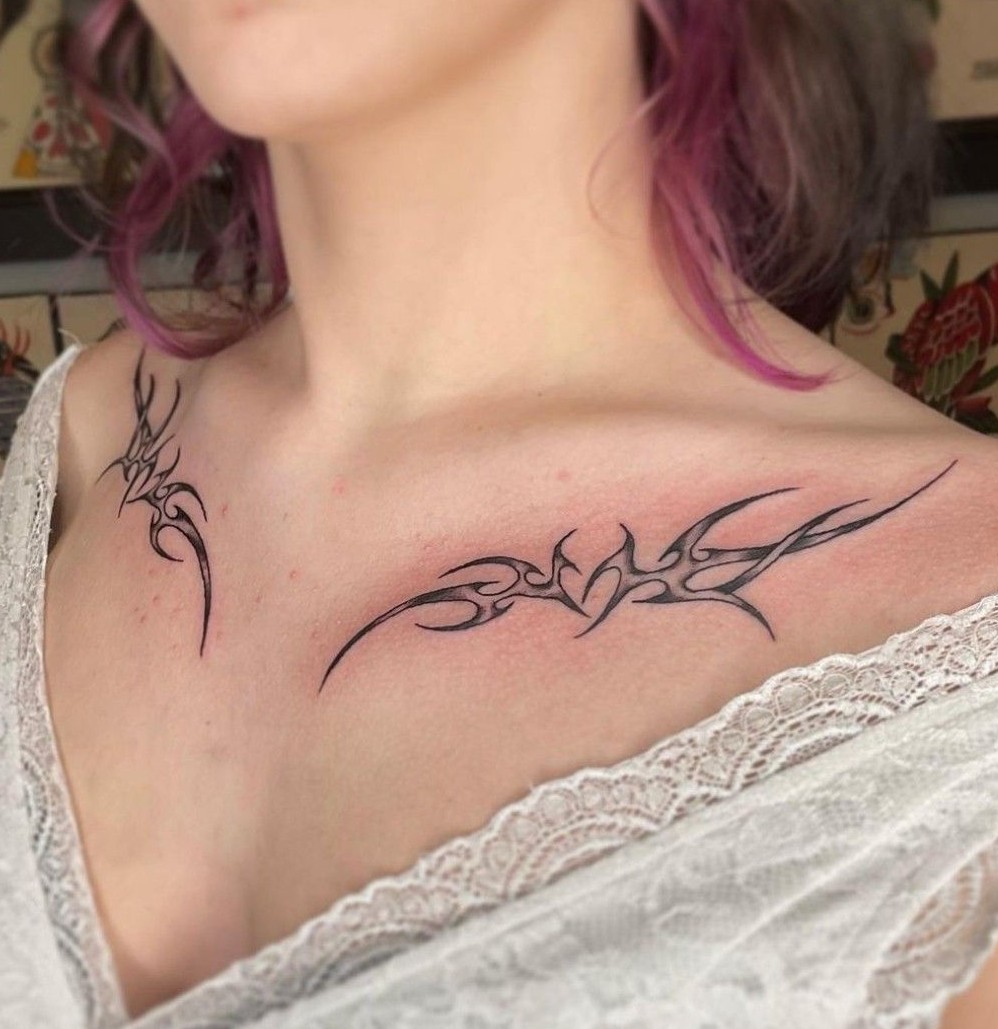 27 Collarbone Tattoo Ideas With Minimalist, Floral, Color, and Fine Line Designs