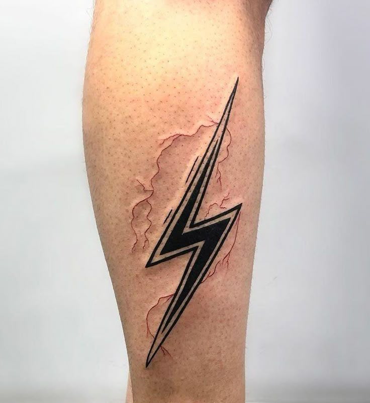 28 Lightning Tattoo Ideas for Men and Women: Arm, Shoulder, Chest, Hand, and Leg Designs