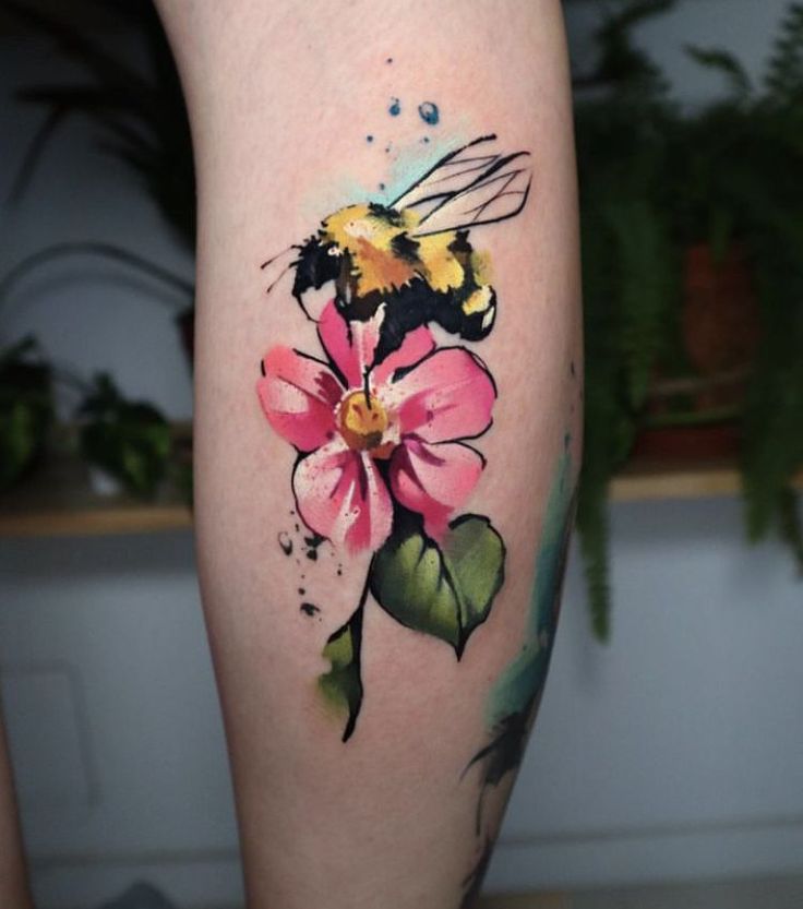 27 Bee Tattoo Ideas for Women & Men: Meaningful Designs from Minimalist & Geometric Styles