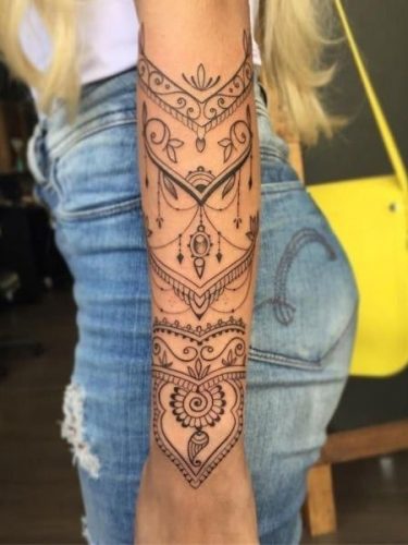 19 Alluring Forearm Tattoo Ideas for Women