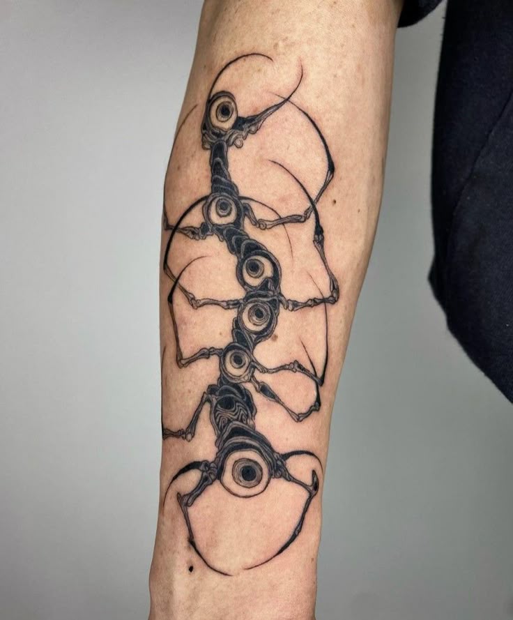 31 Centipede Tattoo Ideas : Blackwork, Traditional, Tokyo Ghoul, Spider Lily, Skull, Giant Back