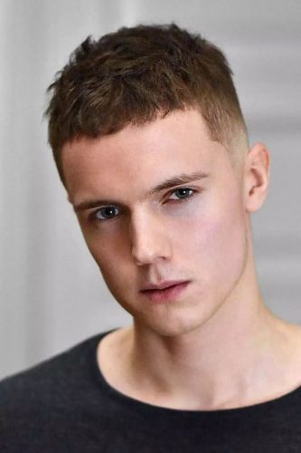 Explore ’s Top 17 Short Hairstyles for Men: From Sleek Fades to Curly Trends