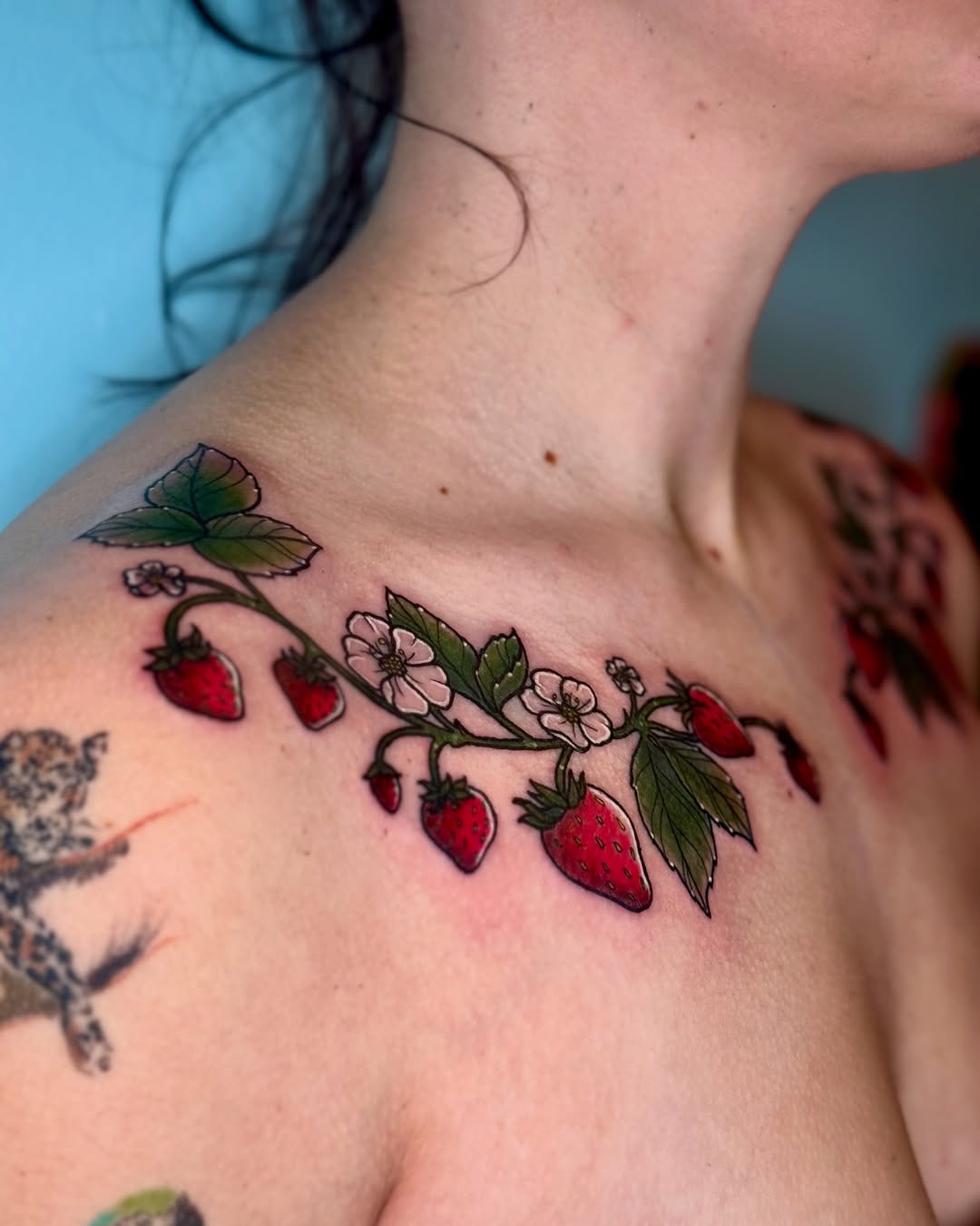 27 Collarbone Tattoo Ideas With Minimalist, Floral, Color, and Fine Line Designs