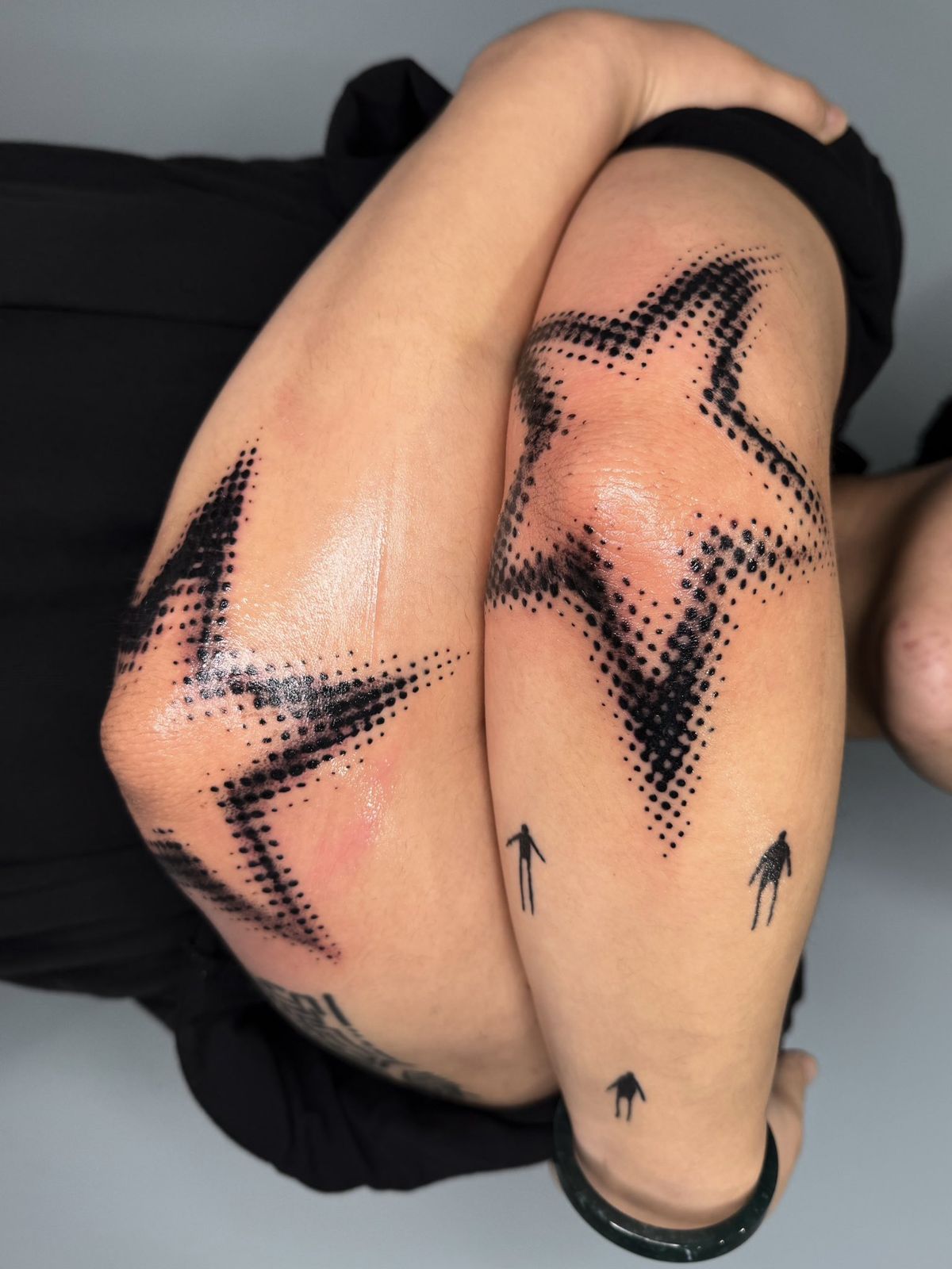 29 Unforgettable Tattoo Ideas : Letras Cursiva, Red Ink, Lower Back, Clavicula, Cuello, and More