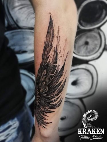 Explore Vibrant Feather Tattoo Ideas: Designs for Men and Women with Artistic and Cultural Significance