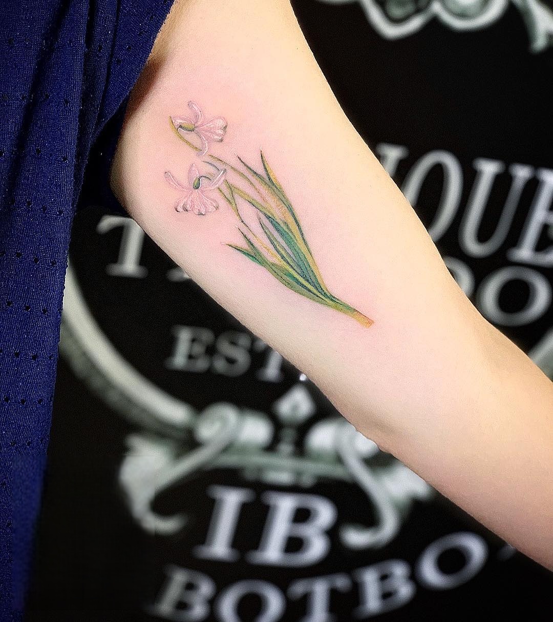 26 January Birth Flower Tattoo Ideas: Stunning Carnation and Snowdrop Designs