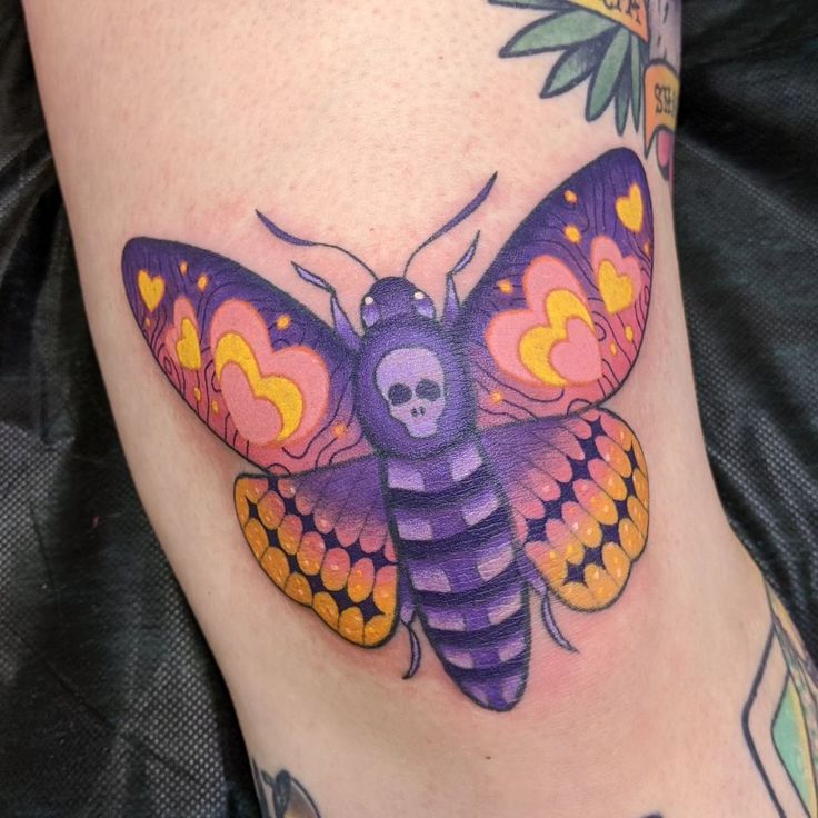 29 Unique Knee Tattoo Ideas : Traditional, Japanese, Gothic, Flower, Skull on Moth, Symmetrical Designs