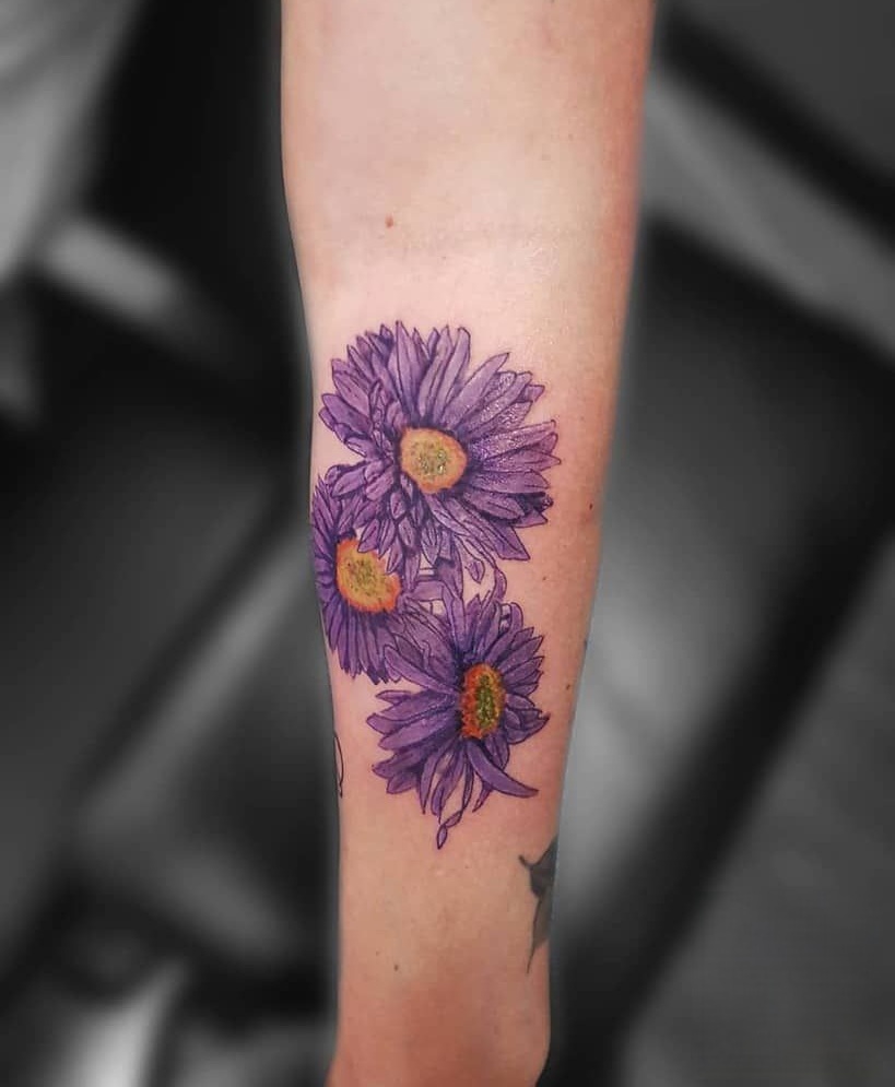 25 September Birth Flower Tattoo Ideas : Aster Designs with Name, Color, Spine, and Memorial Ink Styles