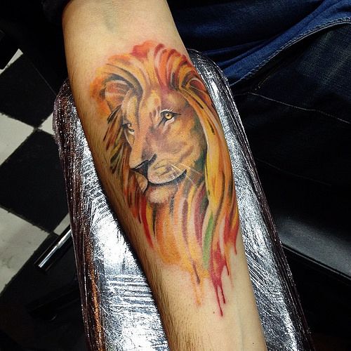 Vibrant and Striking: 19 Lion Tattoo with Color Ideas