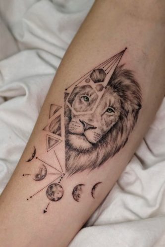 27 Minimalist Lion Tattoo: Subtle Elegance and Symbolism