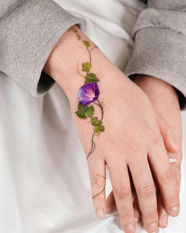 29 Morning Glory Tattoo Ideas: Elegant Vines, Quiet Symbolism, and Wearable Color
