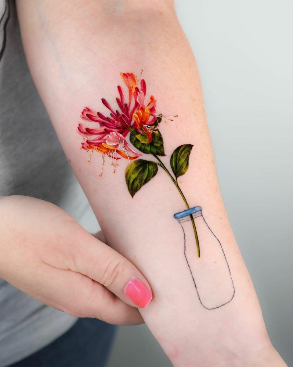 29 Honeysuckle Tattoo Ideas with Fine Line, Neo Traditional, Coral, and American Traditional Designs