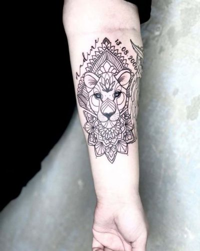 27 Geometric Lion Tattoo: Striking Designs with Angular Elements