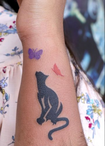 17 Cat Tattoo Ideas for the Wrist