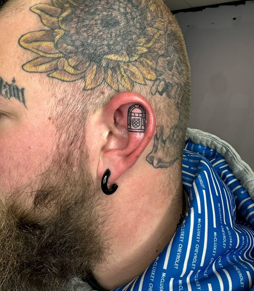 28 Ear Tattoo Ideas for Women and Men with Piercings Inner, Behind, Side, Fine Line, Flowers, Mandala, Moon, Rose, Cross, Stars, Spider Web