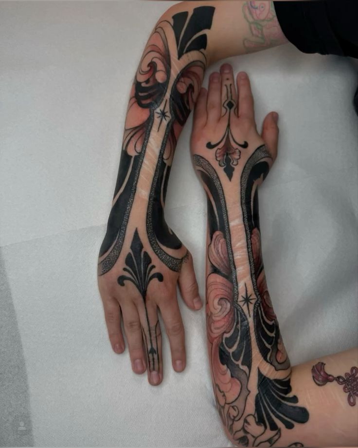 28 Ornamental Tattoo Ideas: Bold Blackwork, Baroque Flourishes, and Fineline Geometry