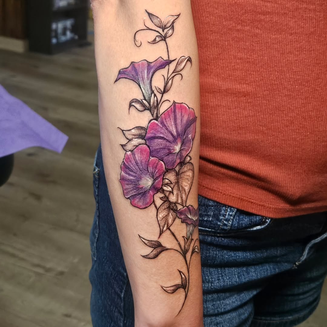 29 Morning Glory Tattoo Ideas: Elegant Vines, Quiet Symbolism, and Wearable Color