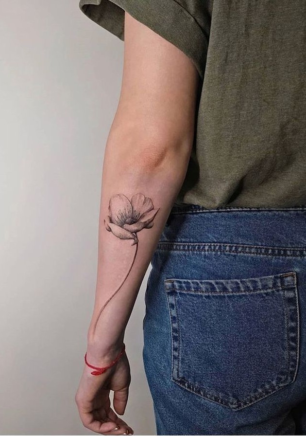 28 Poppy Tattoo Ideas for Women & Men Fine Line, Traditional, Minimalist & Bold Red Floral Designs