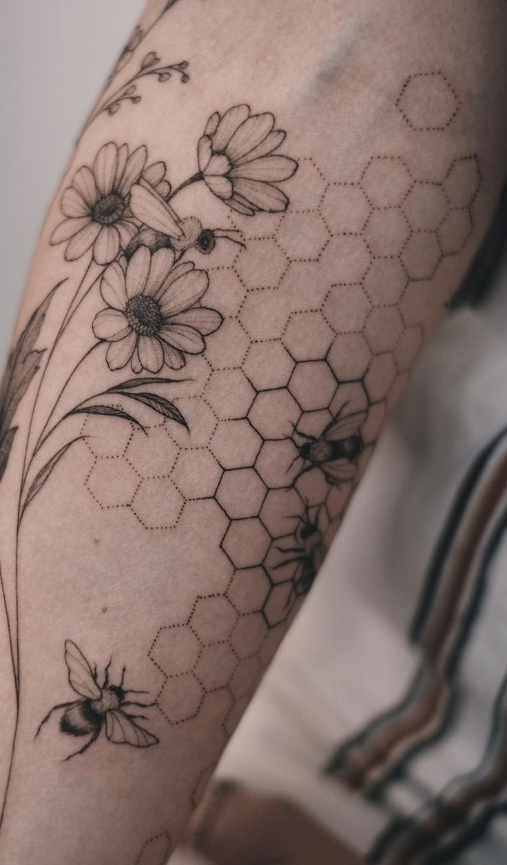 27 Bee Tattoo Ideas for Women & Men: Meaningful Designs from Minimalist & Geometric Styles