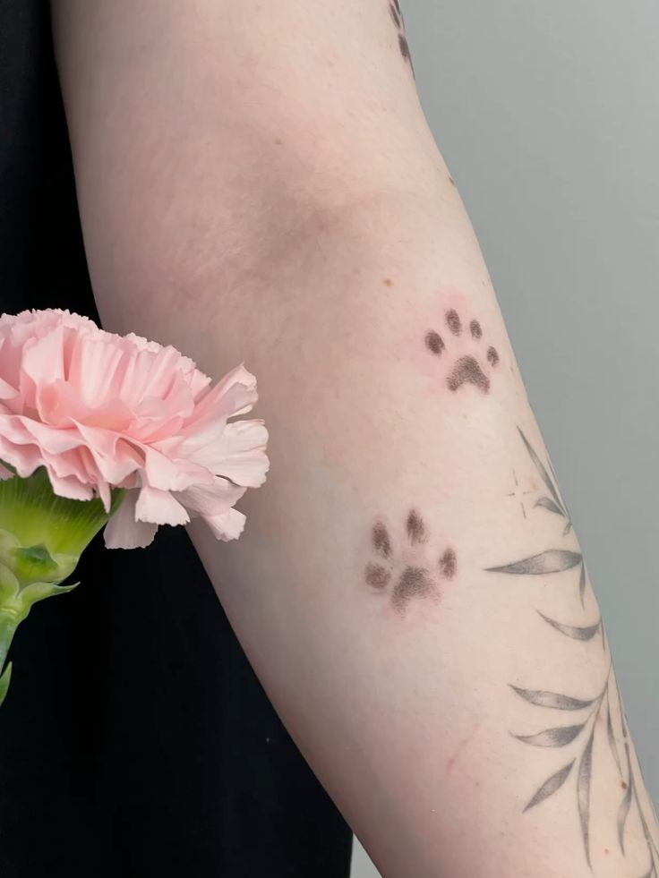 28 Paw Print Tattoo Ideas for Dog & Cat Lovers Memorial, Floral, Watercolor, Fine Line