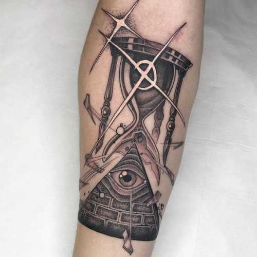 17 Pyramid Tattoo Ideas