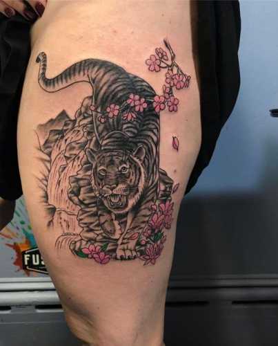 25 Tiger Tattoo on Thigh Ideas