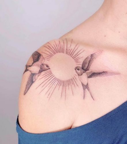 Swallow Tattoos : Discover 20 Unique and Symbolic Designs for Men and Women