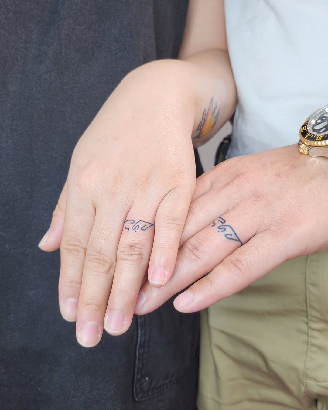 31 Ring Tattoo Ideas: Modern Bands, Meaningful Symbols & Subtle Couples Ink