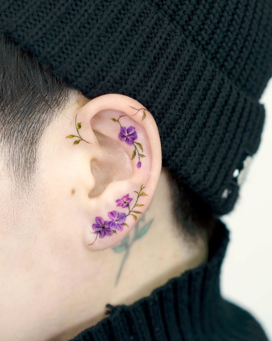 28 Ear Tattoo Ideas for Women and Men with Piercings Inner, Behind, Side, Fine Line, Flowers, Mandala, Moon, Rose, Cross, Stars, Spider Web