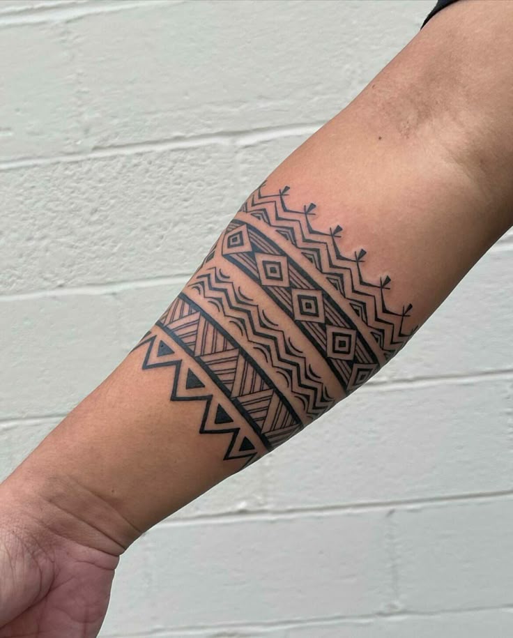25 Ideas Tribal Tattoo Designs: Bold, Geometric, and Abstract Ink Styles